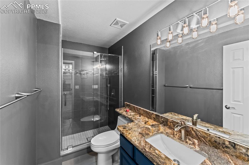 Image 42 of 50: Bathroom