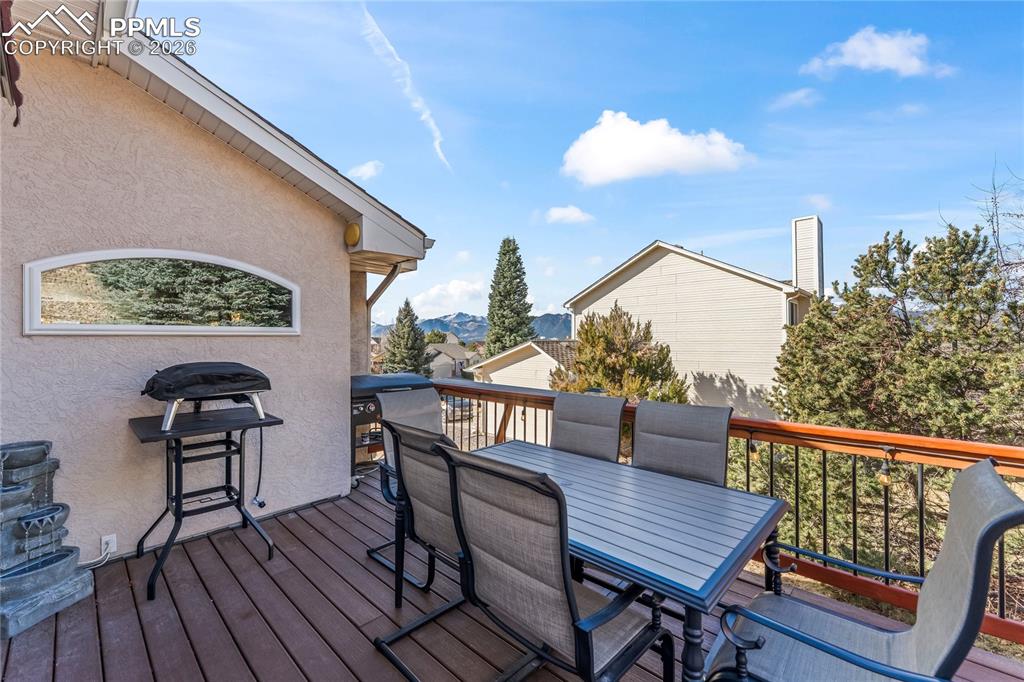 Image 45 of 50: Deck