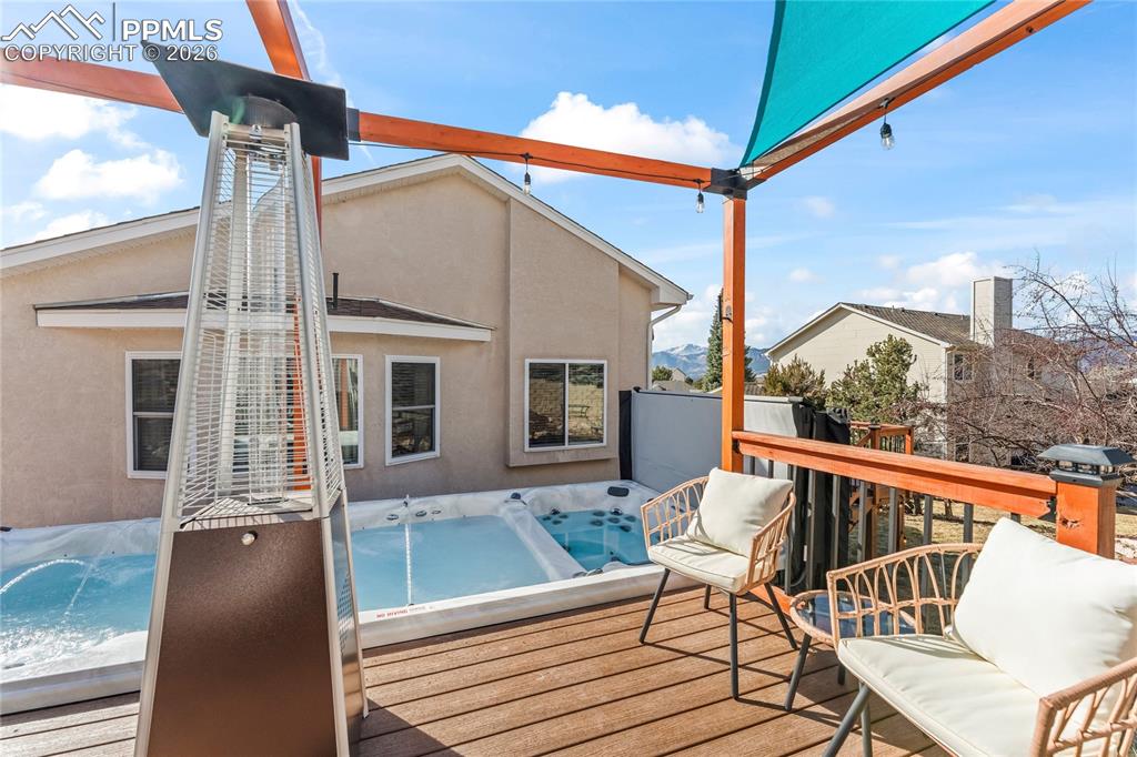 Image 49 of 50: Deck