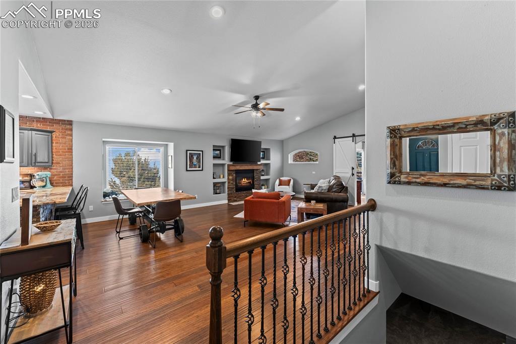 Image 8 of 50: Living Room