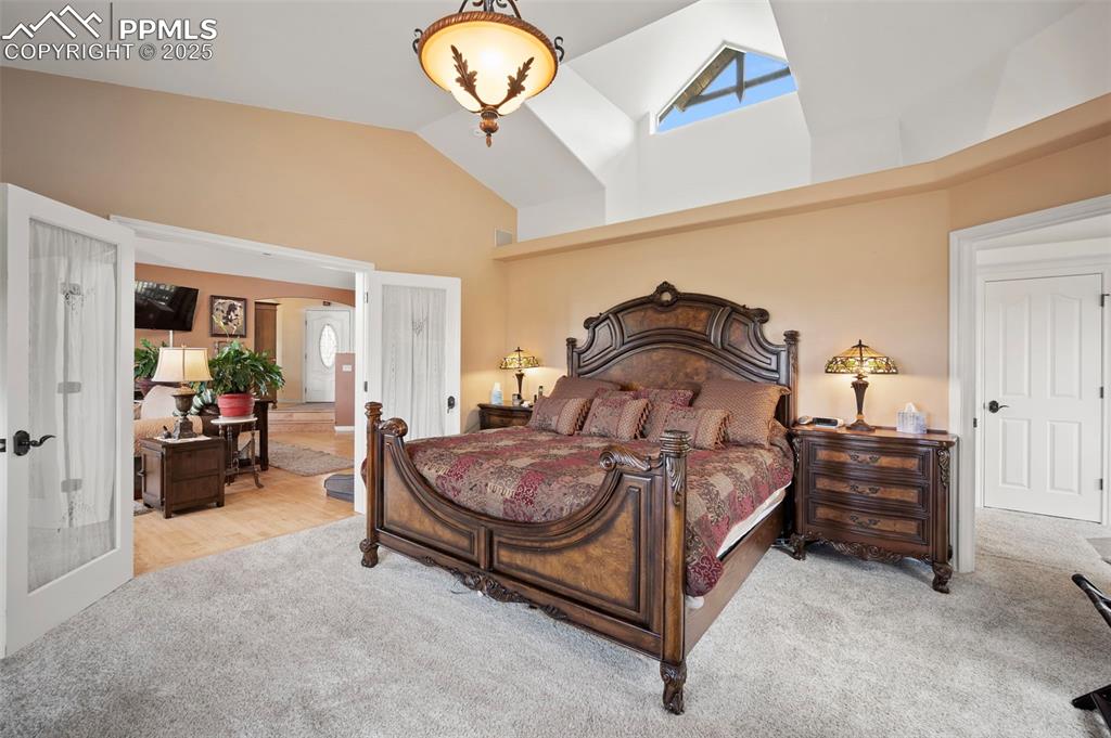 Image 16 of 45: Bedroom