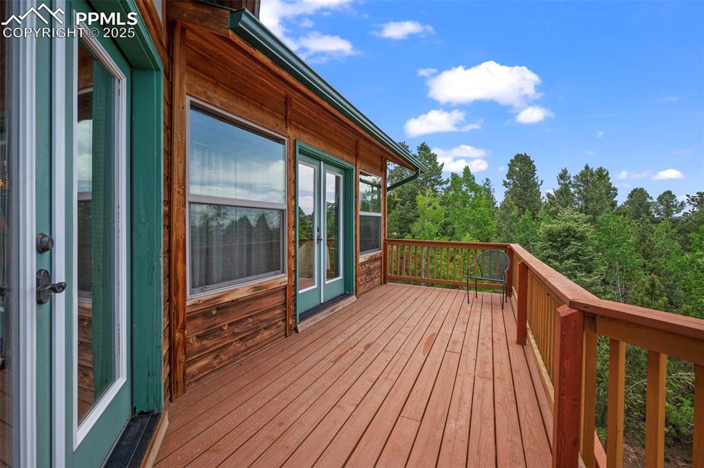 Image 39 of 45: Deck