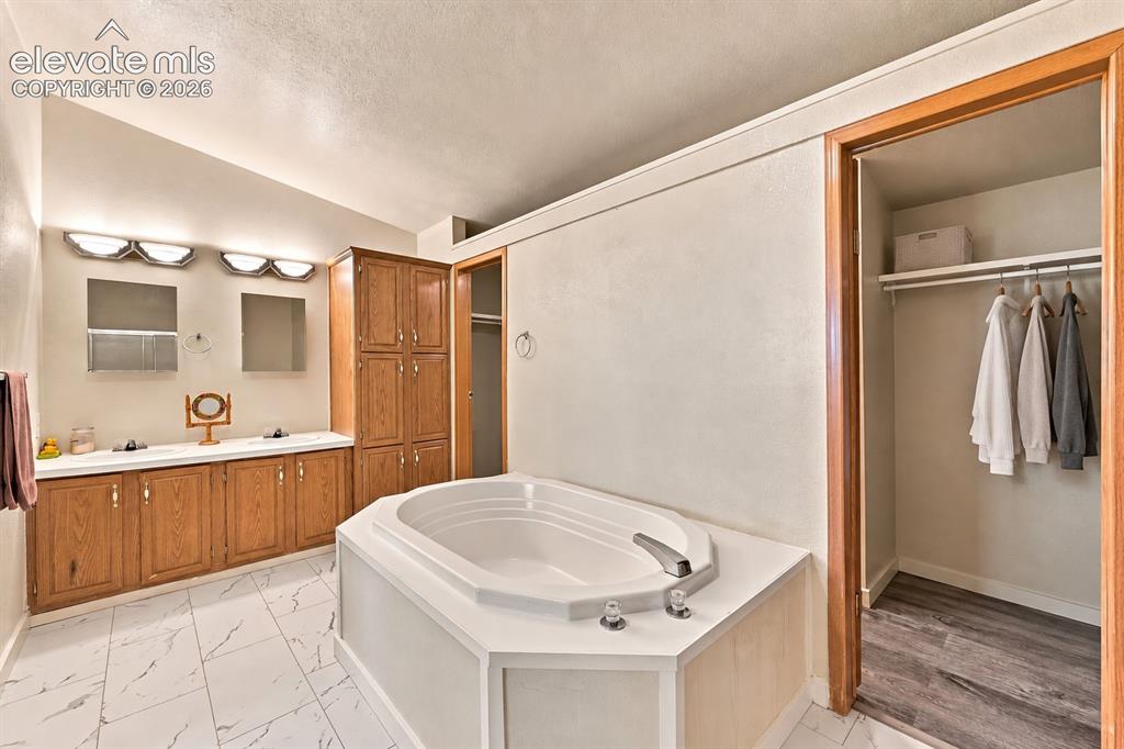 Image 12 of 29: Bathroom
