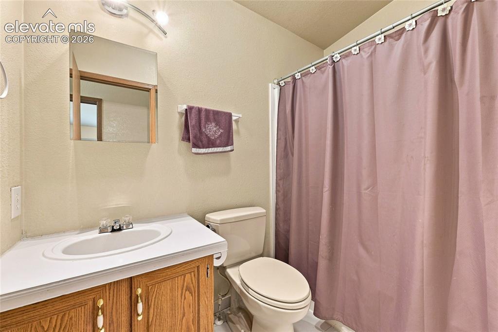 Image 17 of 27: Bathroom