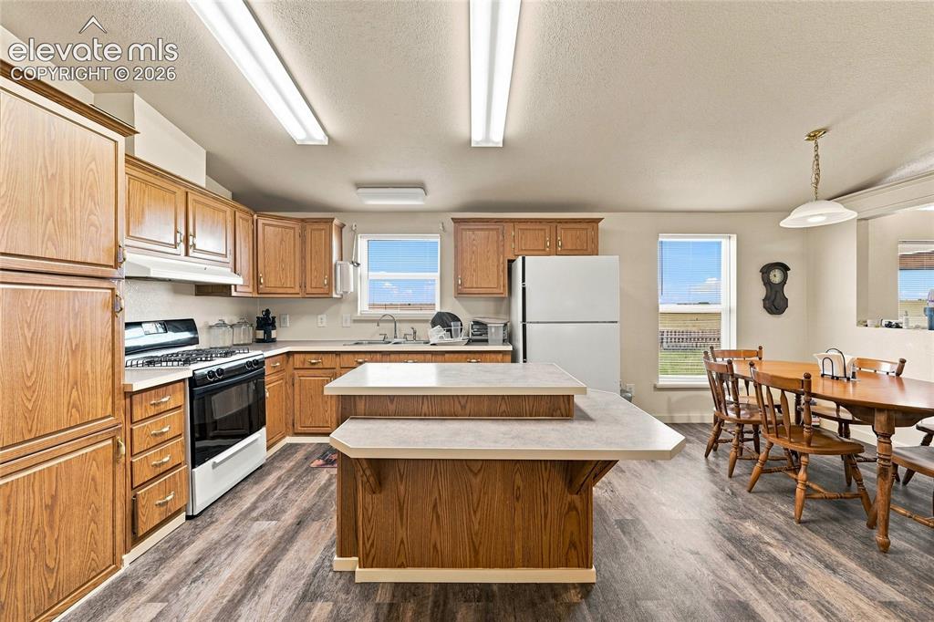 Image 6 of 29: Kitchen