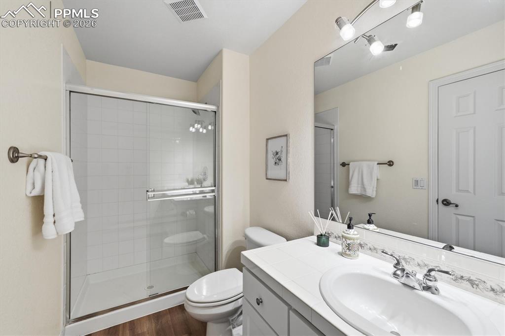 Image 24 of 49: Bathroom