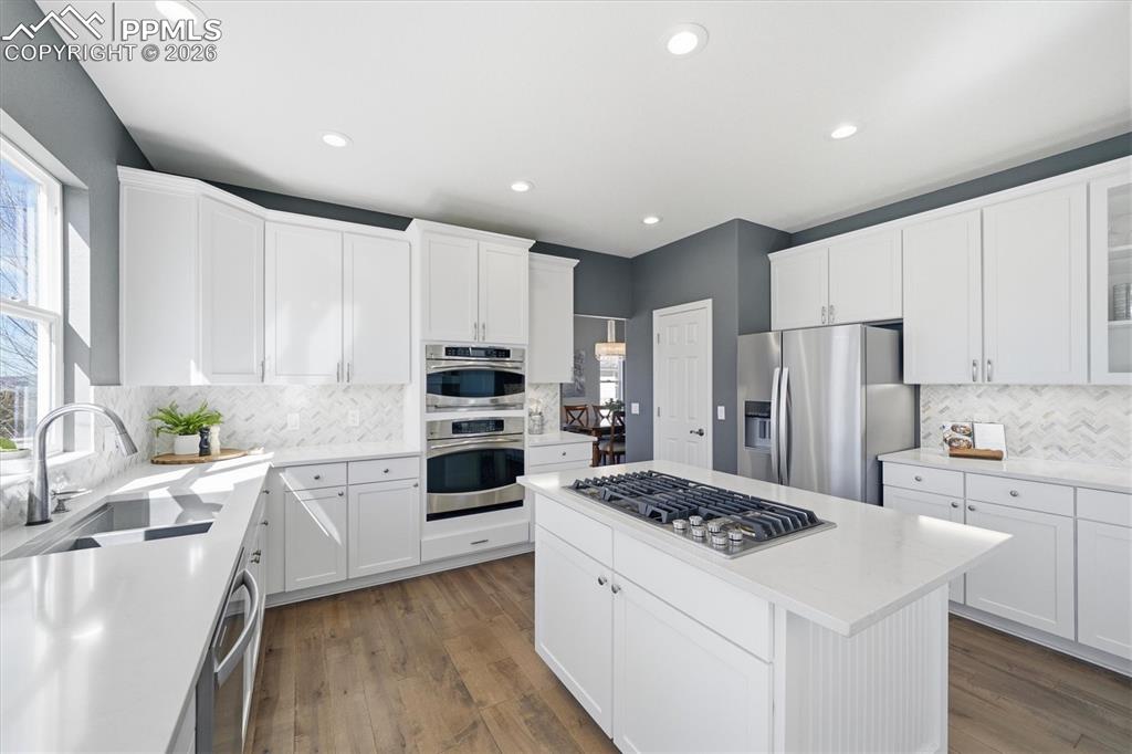 Image 9 of 49: Kitchen