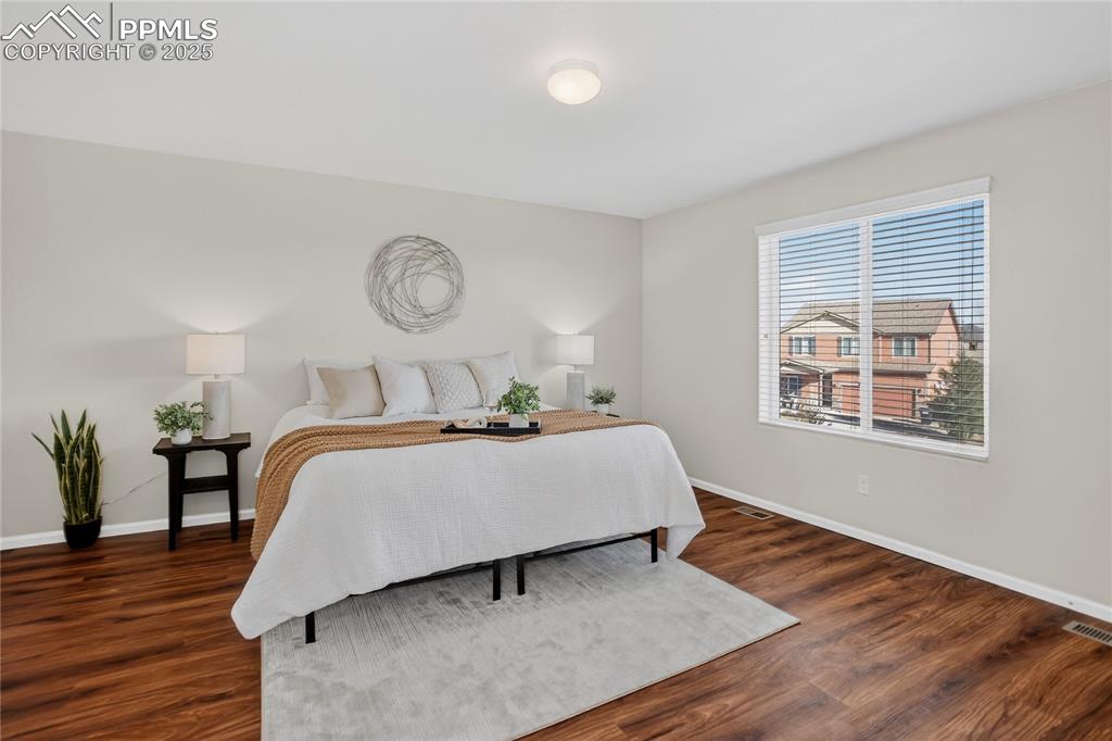 Image 10 of 20: Primary suite - upper level