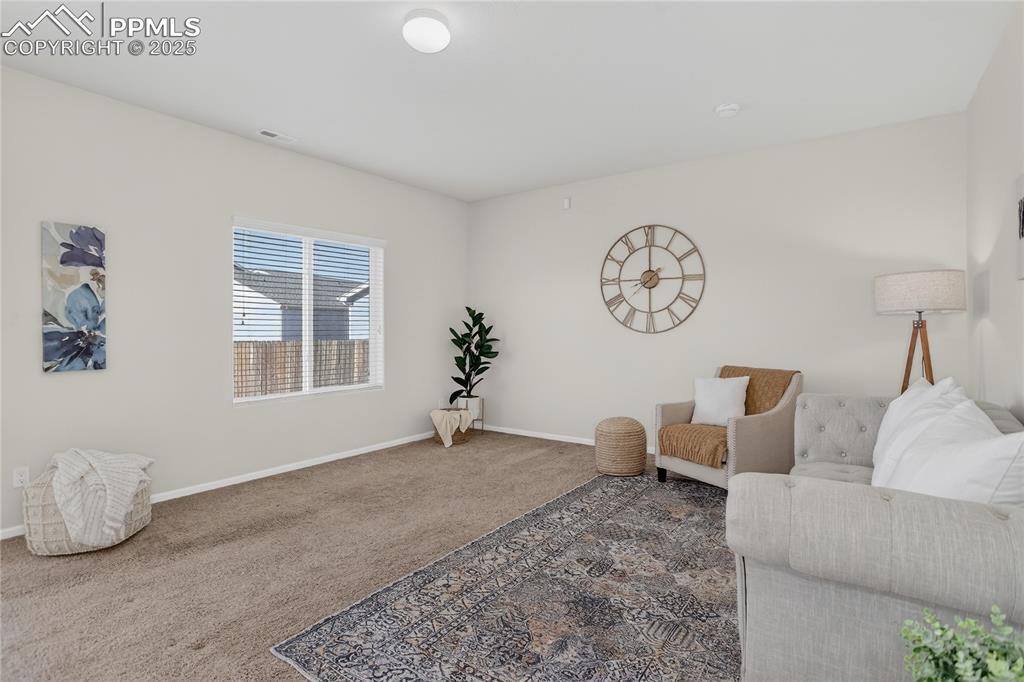 Image 3 of 20: Living room