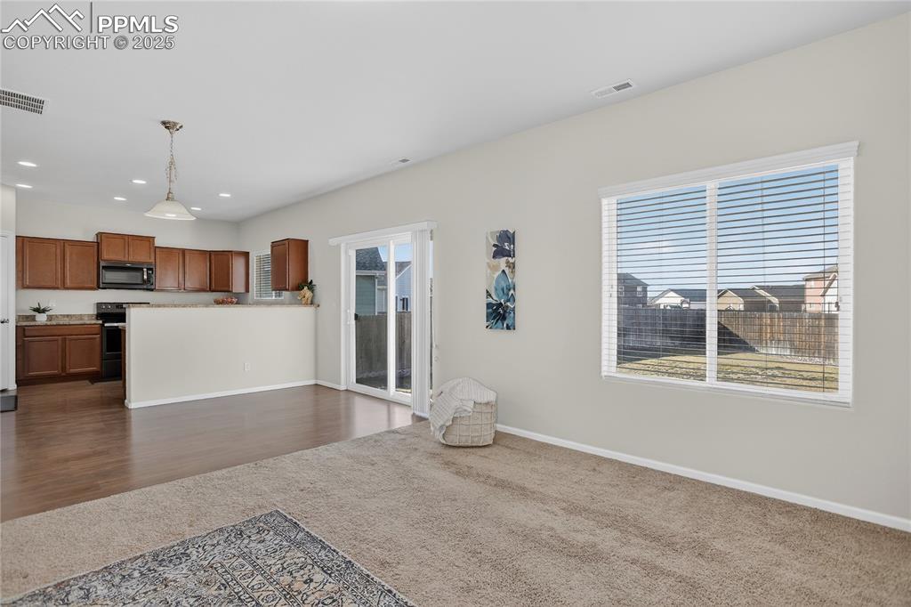 Image 4 of 20: Easy flow between living room & dining area