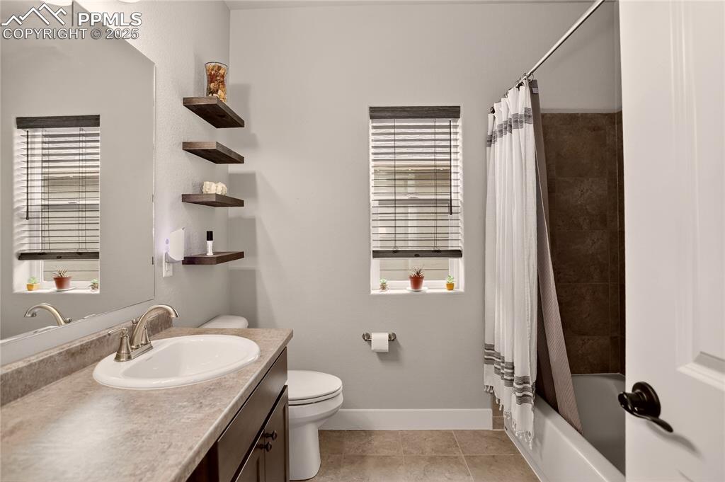 Image 21 of 38: Full guest bath - main level