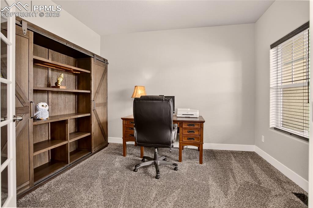 Image 22 of 38: Office