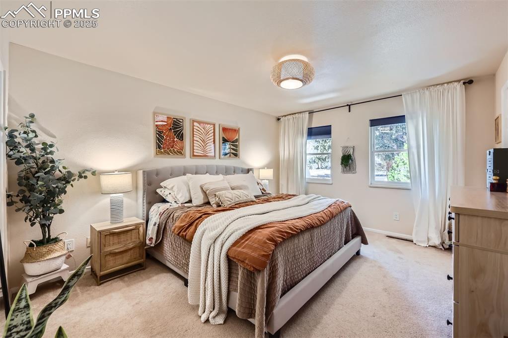 Image 14 of 28: Bedroom