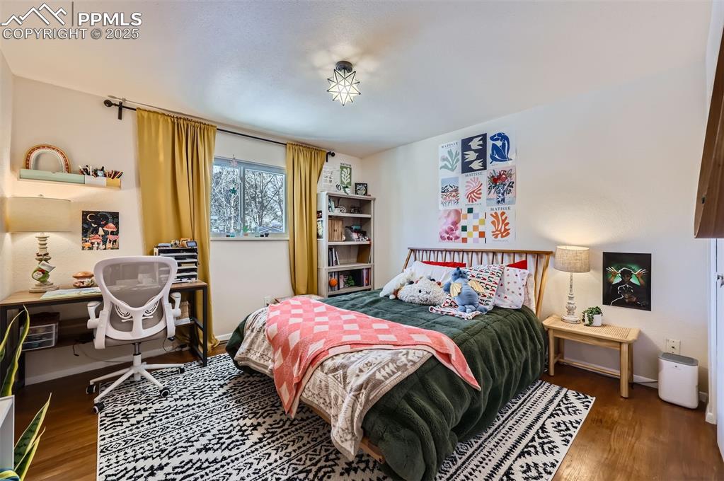 Image 18 of 28: Bedroom