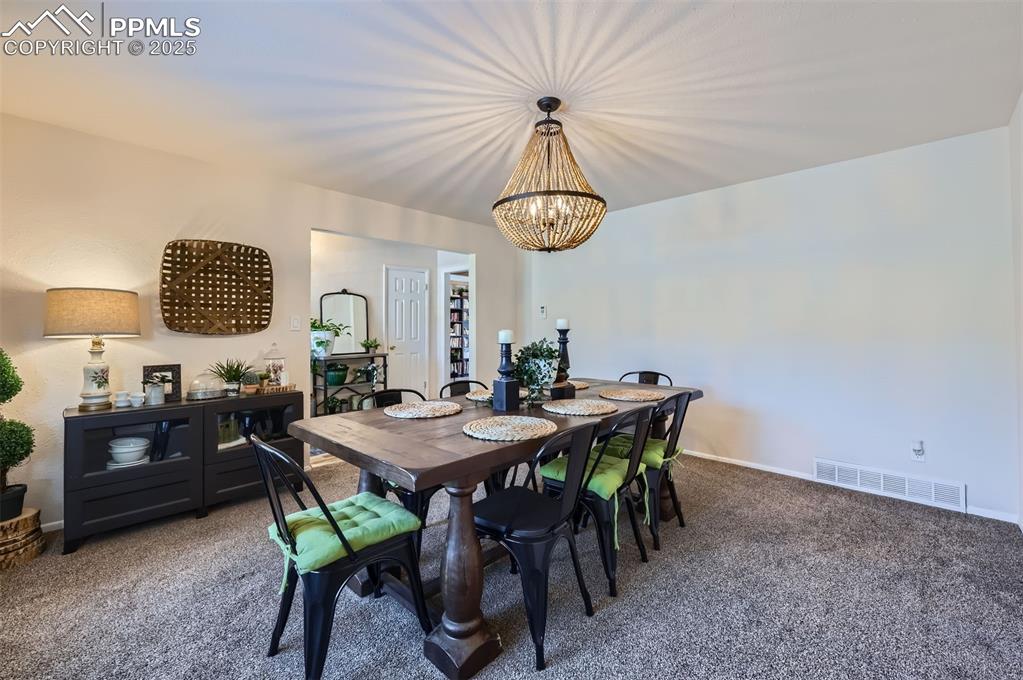 Image 9 of 28: Dining Area
