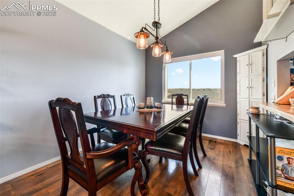 Image 11 of 50: Kitchen