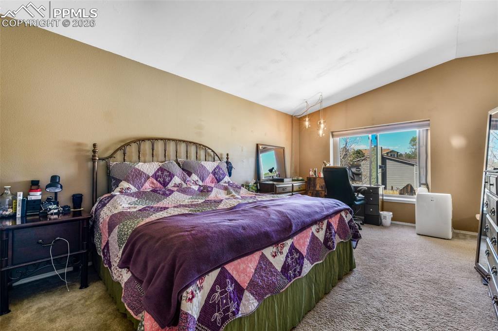 Image 13 of 50: Dining Area