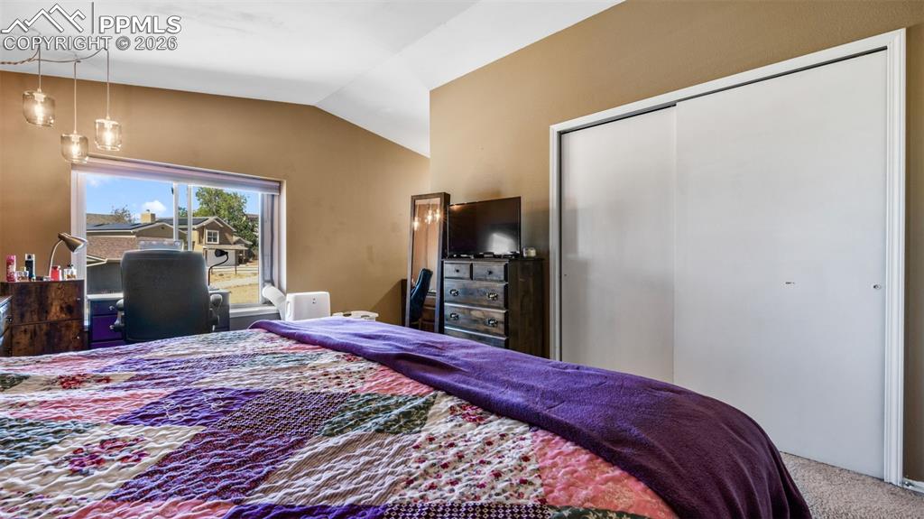 Image 14 of 50: Kitchen