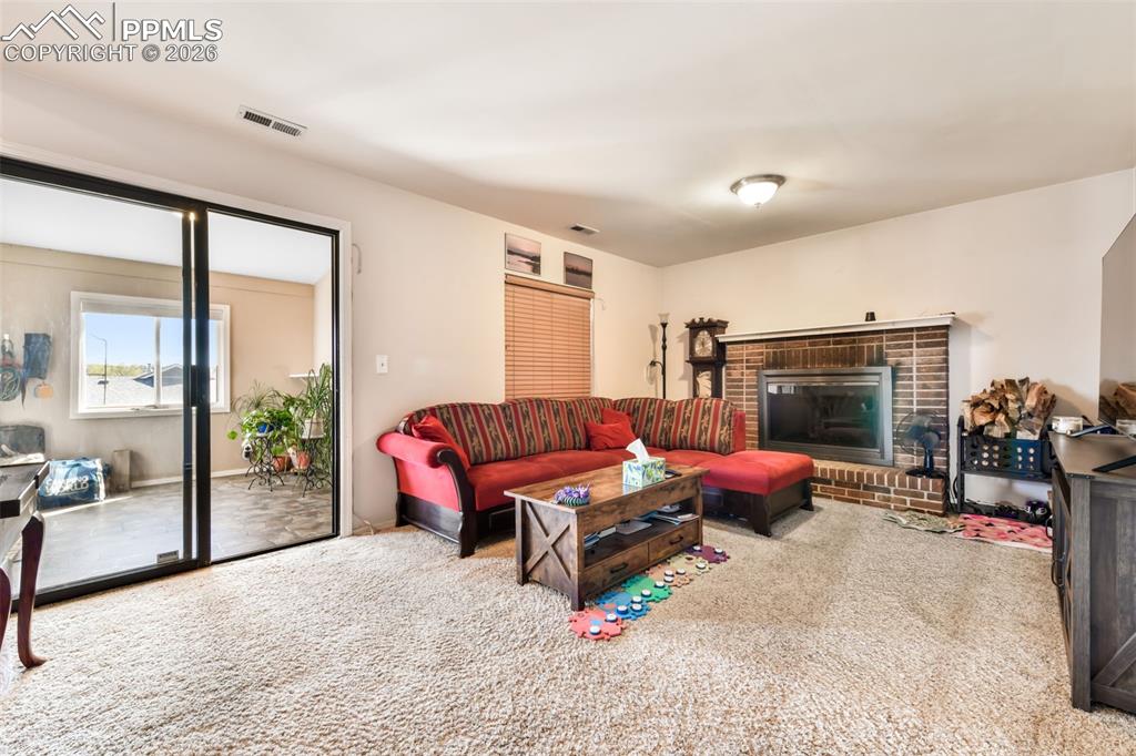 Image 22 of 50: Bathroom