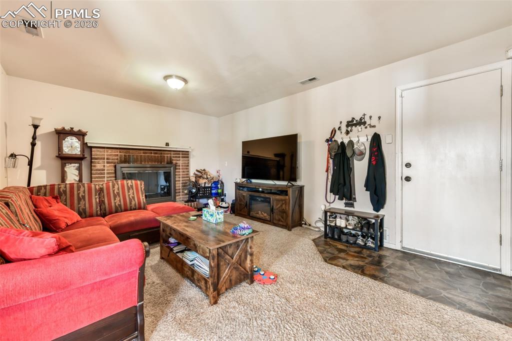 Image 23 of 50: Bedroom