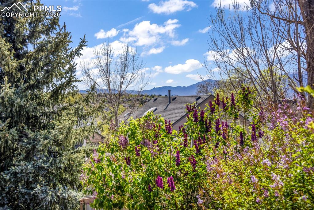 Image 36 of 50: Bedroom
