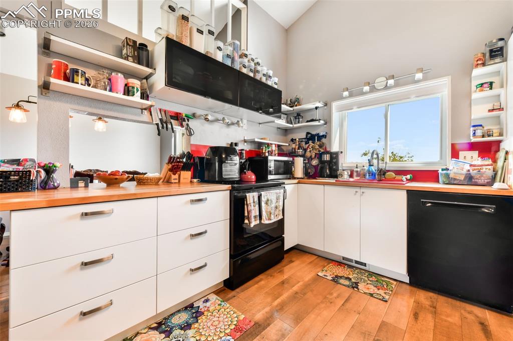 Image 7 of 50: Floor Plan