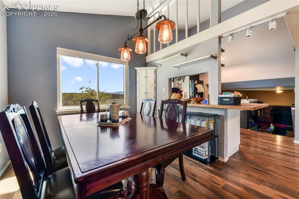 Image 9 of 50: Living Room