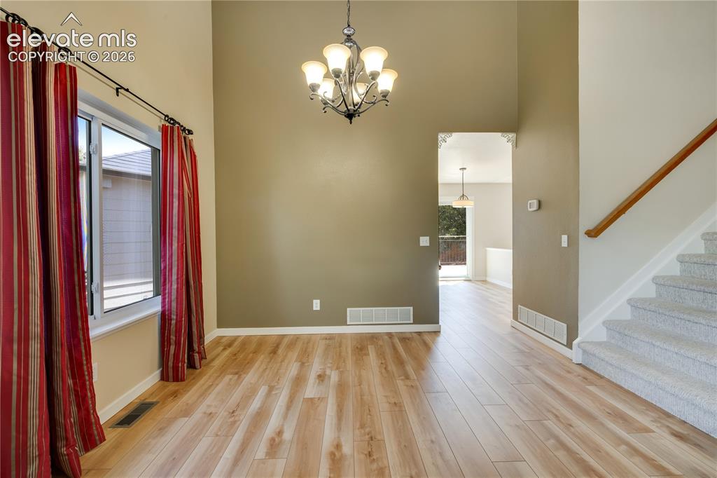 Image 10 of 47: Dining room/living room combo 