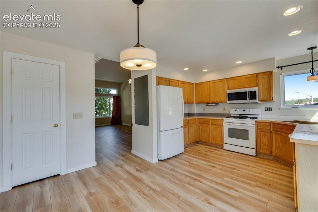 Image 17 of 47: Kitchen pantry