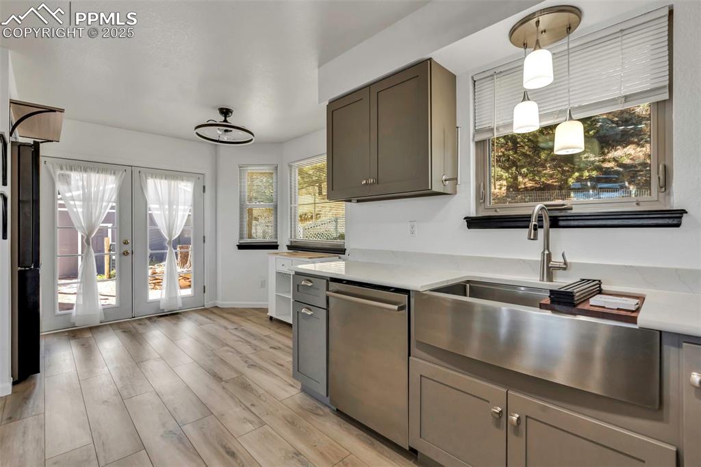 Image 24 of 47: Lots of natural light in this home, clean and cute.  Breakfast nook for you