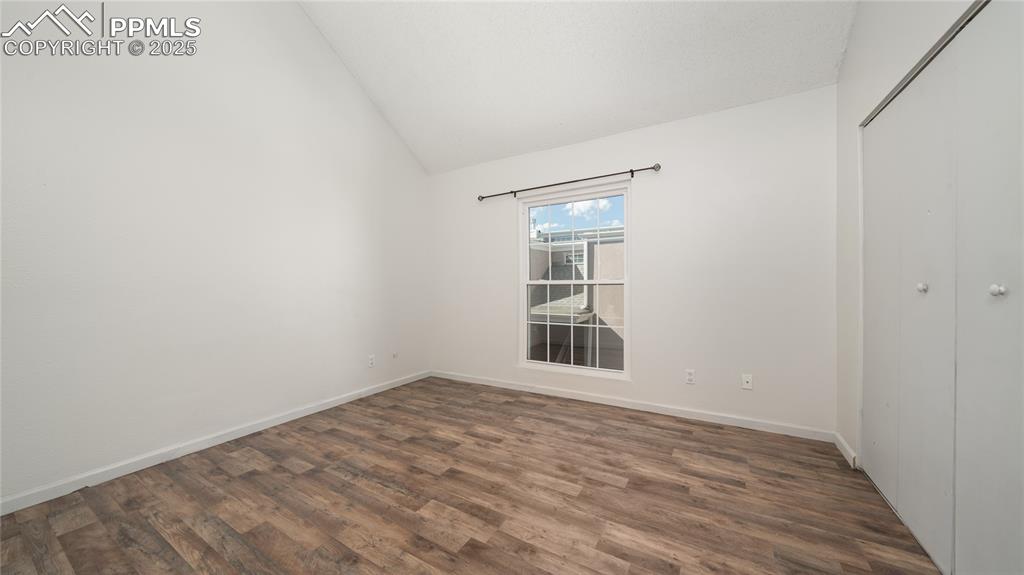 Image 10 of 14: Bedroom