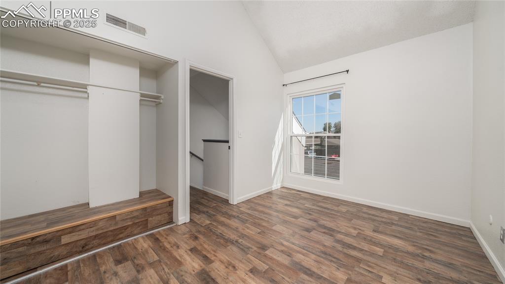 Image 8 of 14: Bedroom