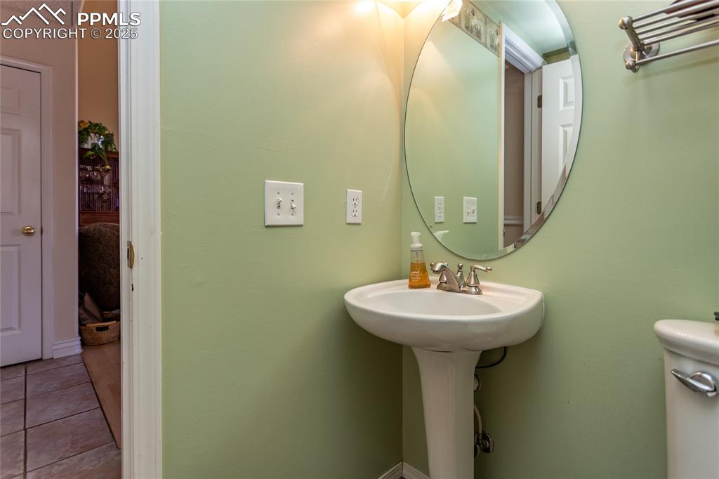 Image 10 of 39: Half bath on main level