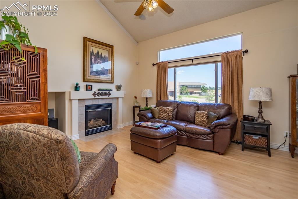 Image 11 of 39: Family Room