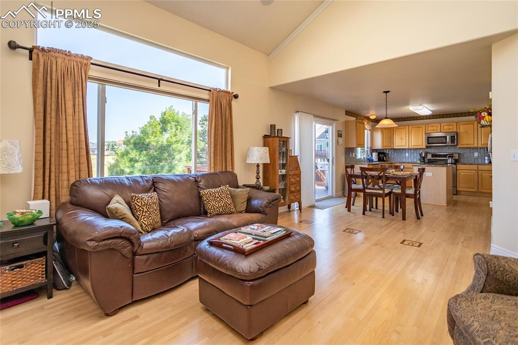 Image 13 of 39: Family Room
