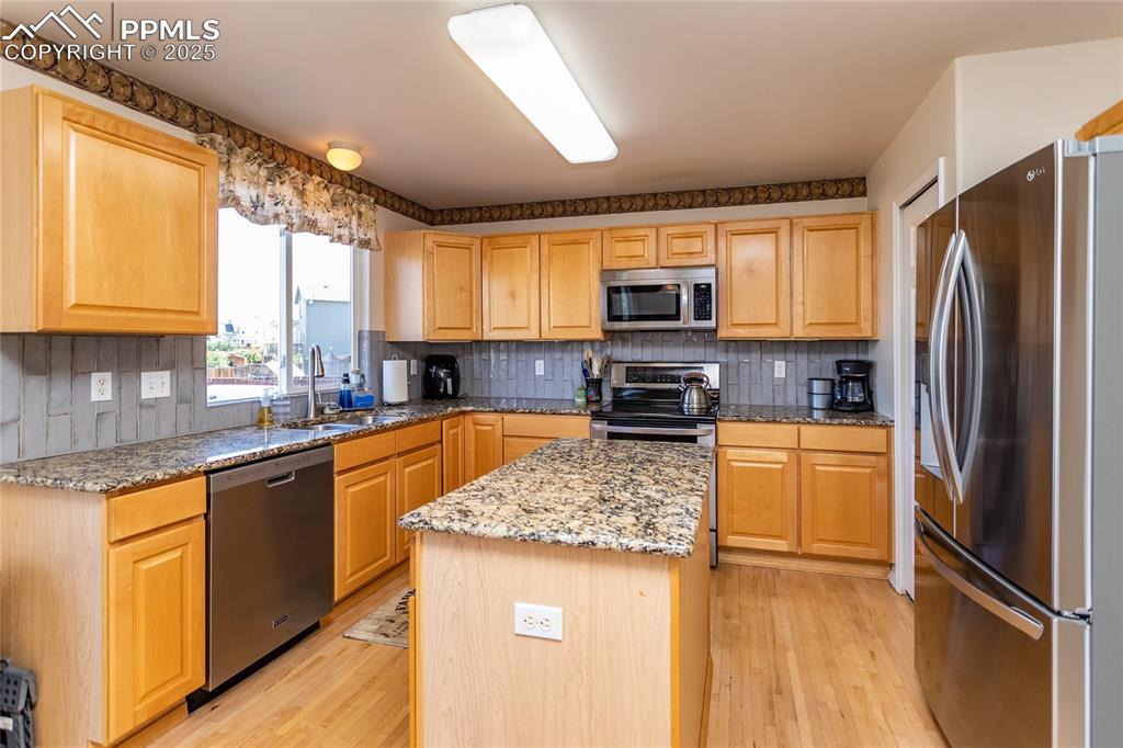 Image 14 of 39: Kitchen