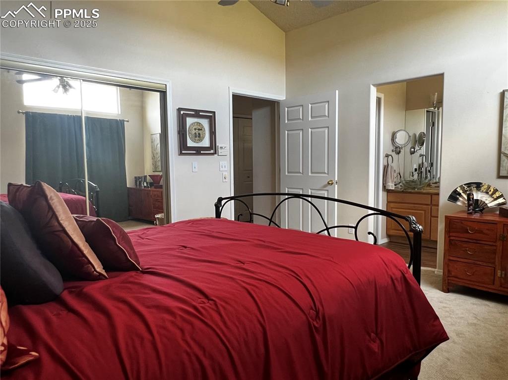 Image 19 of 39: Primary bedroom