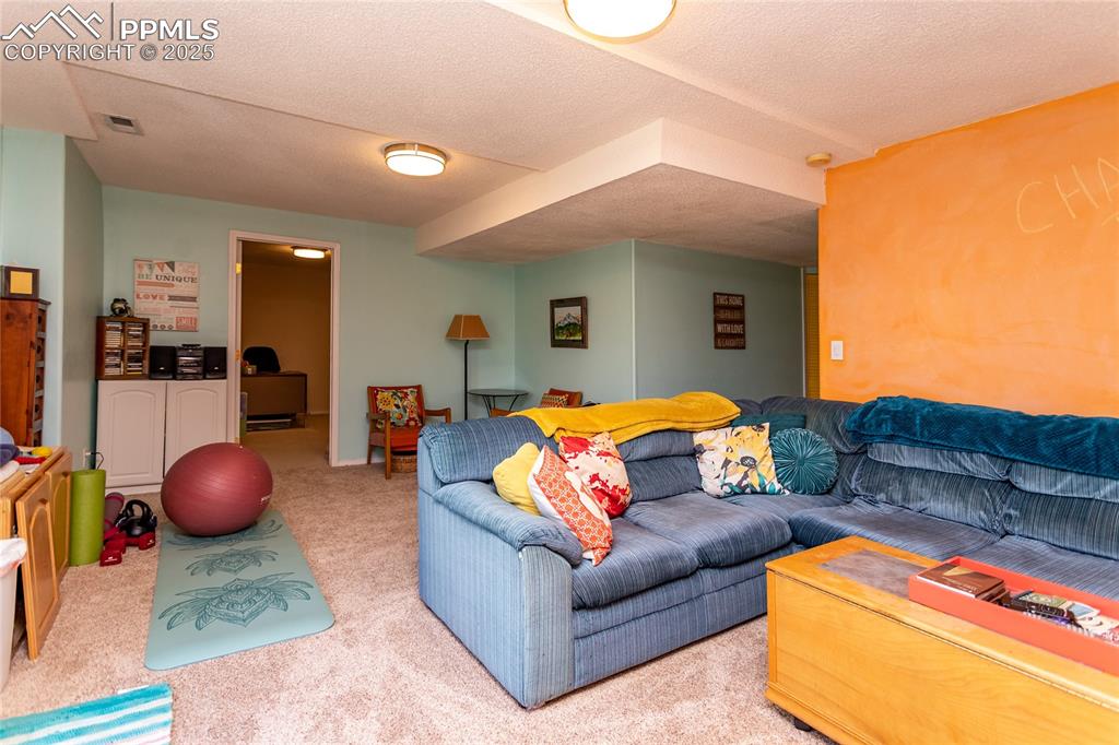 Image 30 of 39: Family Room