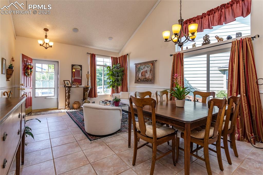 Image 8 of 39: Dining Area