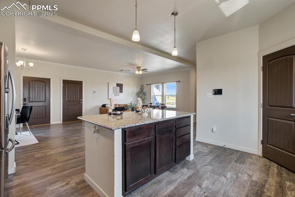 Image 10 of 32: Kitchen