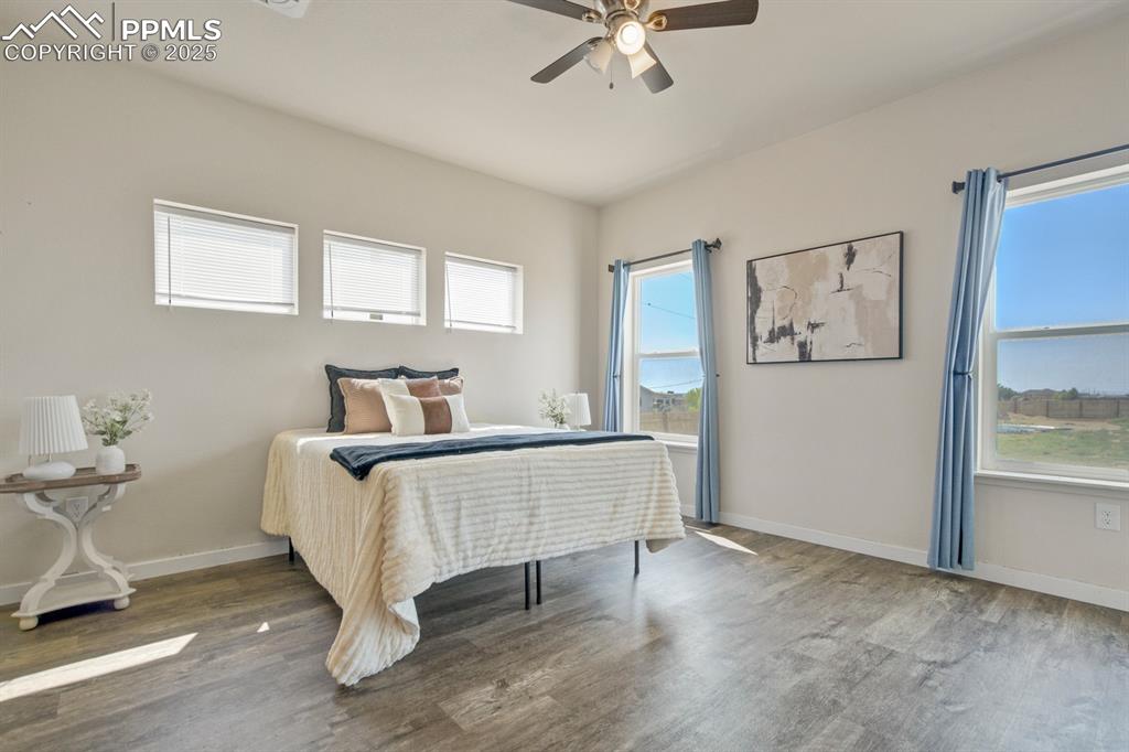Image 11 of 32: Bedroom