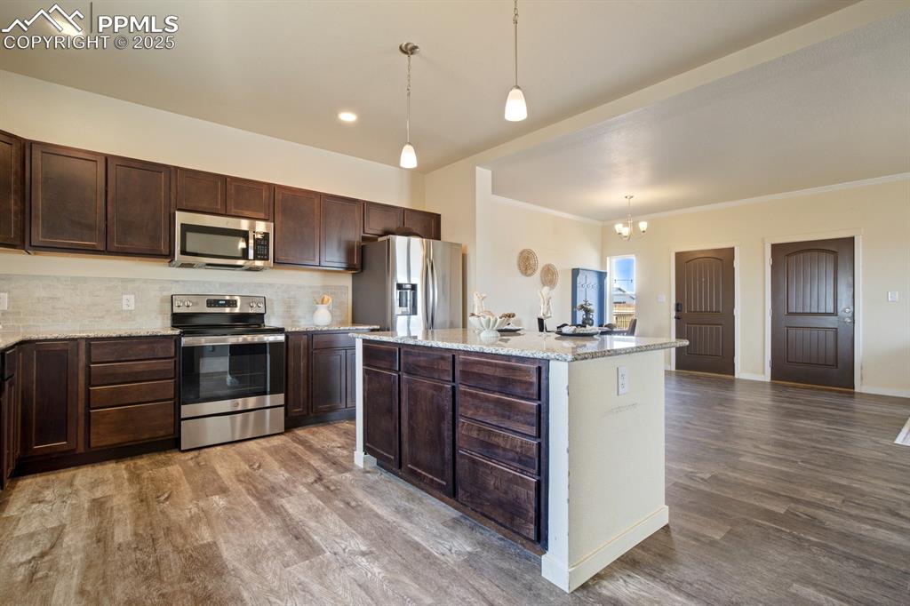 Image 8 of 32: Kitchen
