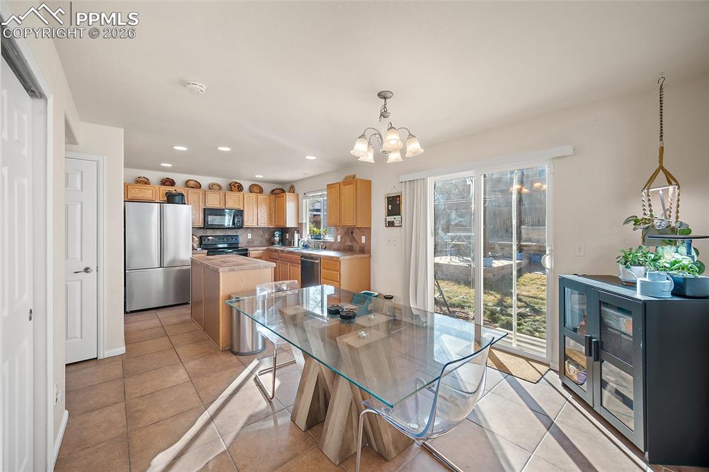 Image 12 of 48: Dining Area