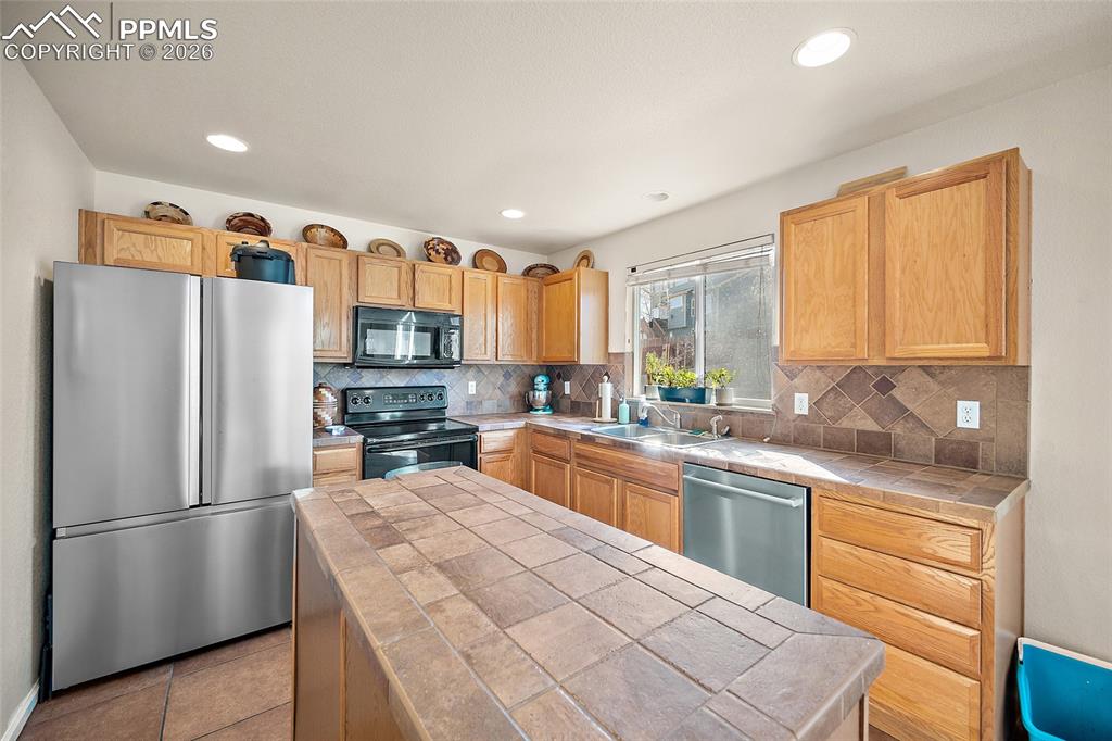 Image 13 of 48: The kitchen has brand new stainless steel appliances