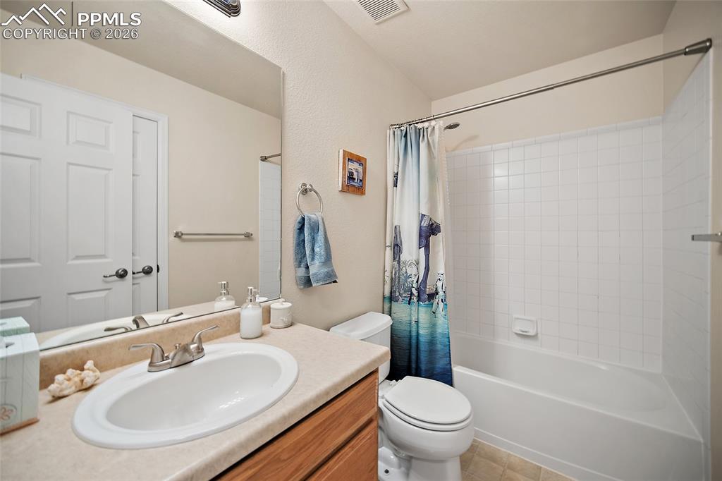 Image 28 of 48: Bathroom