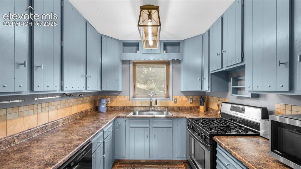 Image 10 of 37: Kitchen