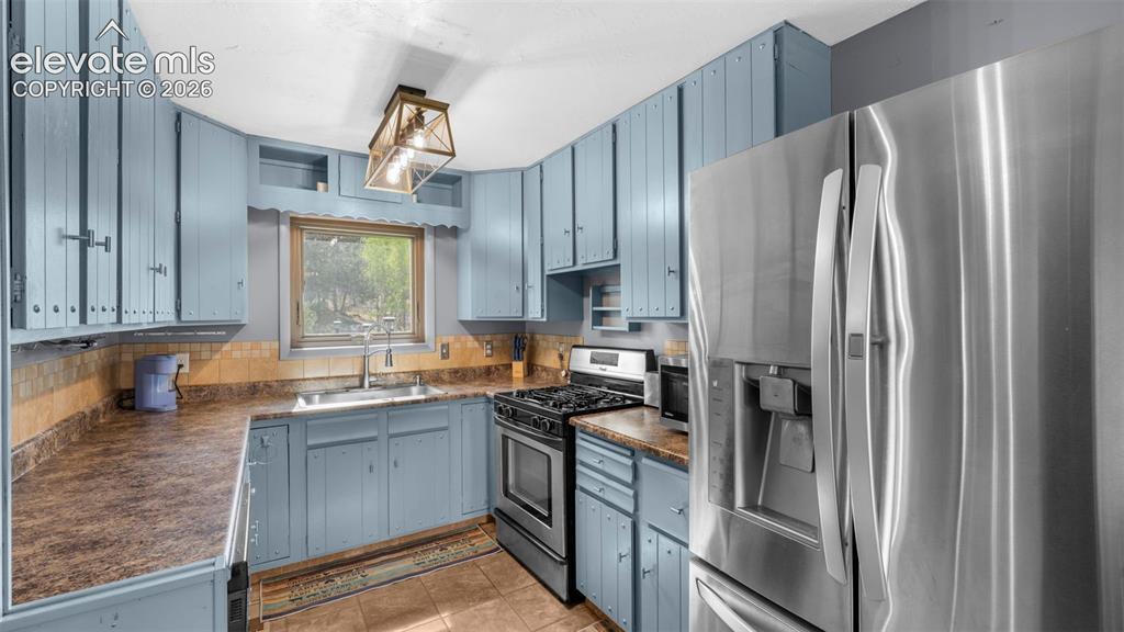 Image 11 of 37: Kitchen