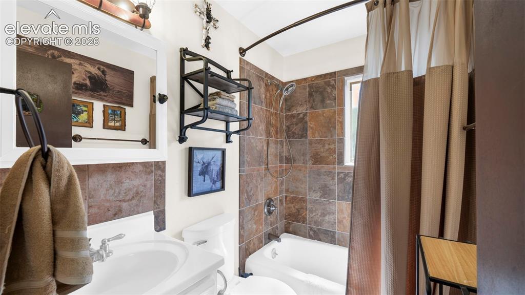 Image 12 of 37: Bathroom