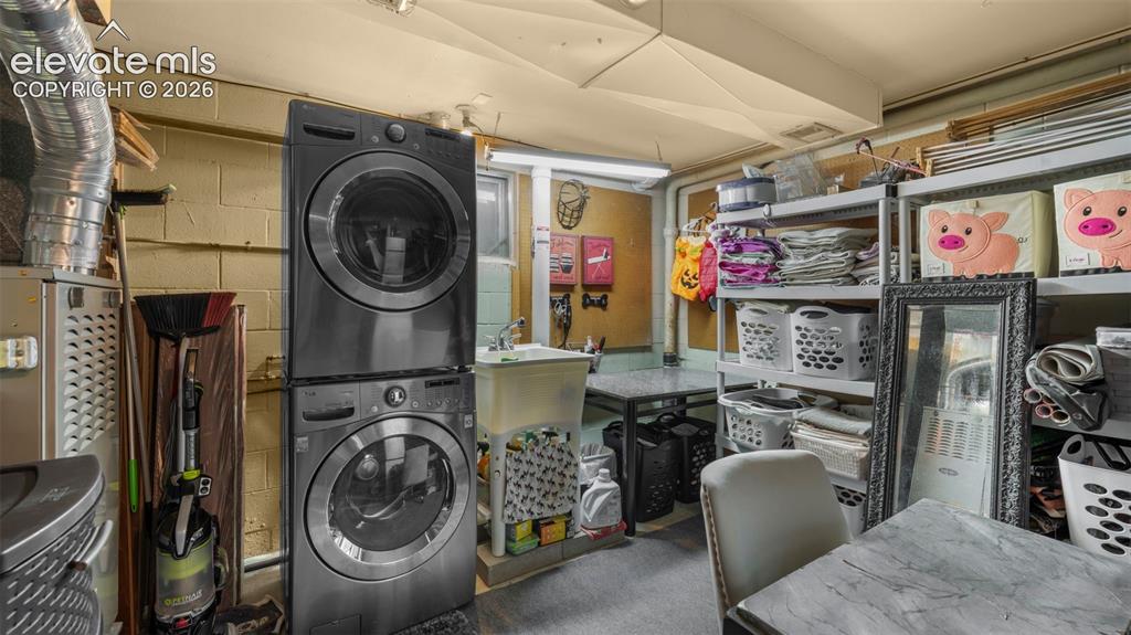 Image 13 of 37: Laundry