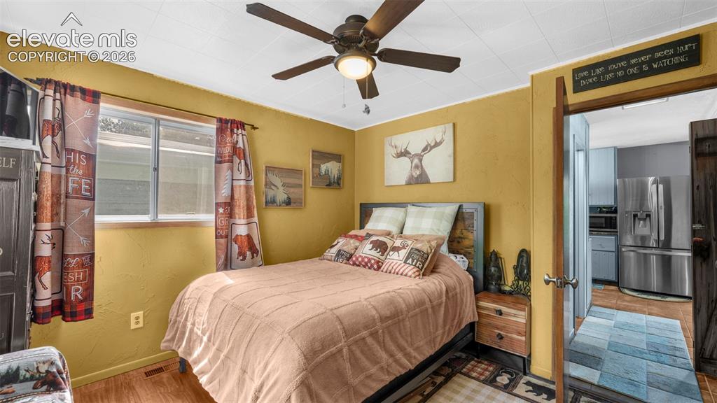 Image 14 of 37: Bedroom